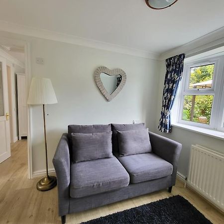 Cheerful, Cosy, One Bedroom Home With Patio And Parking Newbury  Eksteriør billede