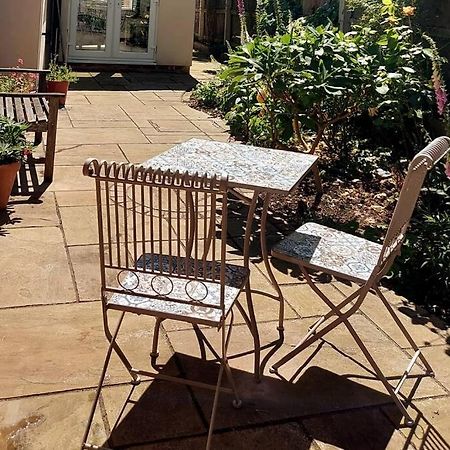 Cheerful, Cosy, One Bedroom Home With Patio And Parking Newbury  Eksteriør billede