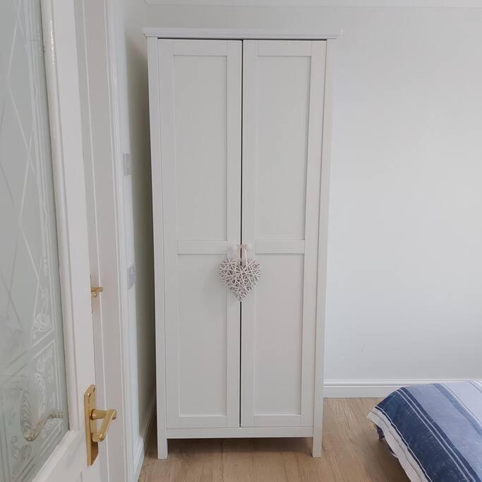 Cheerful, Cosy, One Bedroom Home With Patio And Parking Newbury  Eksteriør billede