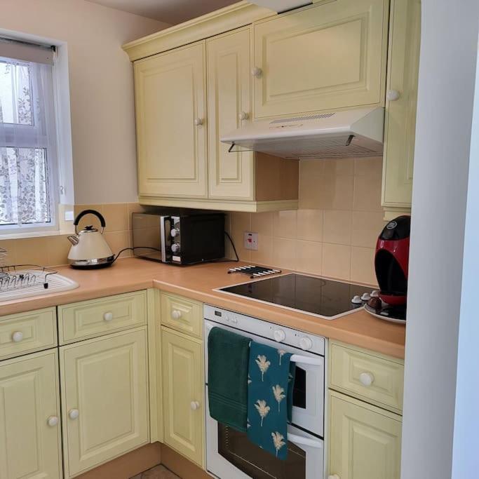 Cheerful, Cosy, One Bedroom Home With Patio And Parking Newbury  Eksteriør billede
