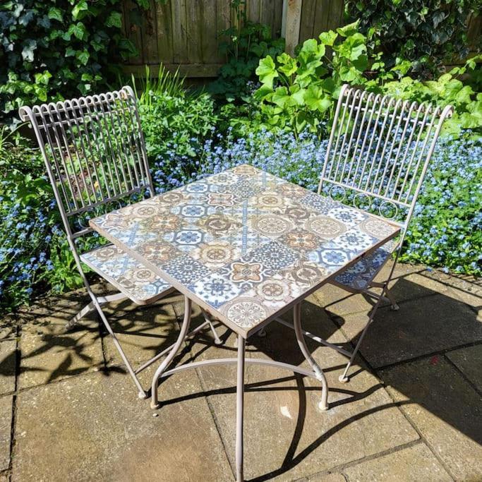 Cheerful, Cosy, One Bedroom Home With Patio And Parking Newbury  Eksteriør billede